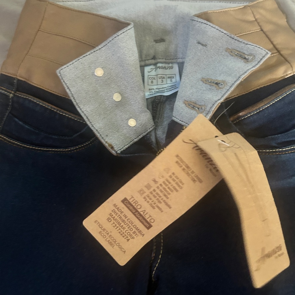 Selling cute jeans 👖 lift butt Colombianos size 3 color blue dark price $80